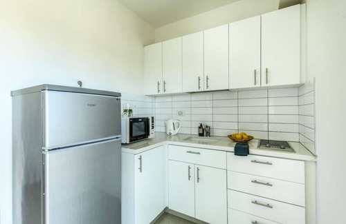Tel Aviv Apartment | Tel Aviv Uni Balcony Studio E704