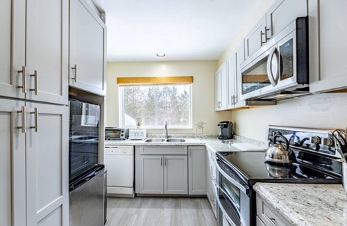 Jeffersonville Condo | Telemark 5 4 Bedroom Condo by RedAwning