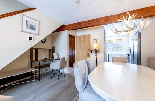 Jeffersonville Condo | Telemark 5 4 Bedroom Condo by RedAwning