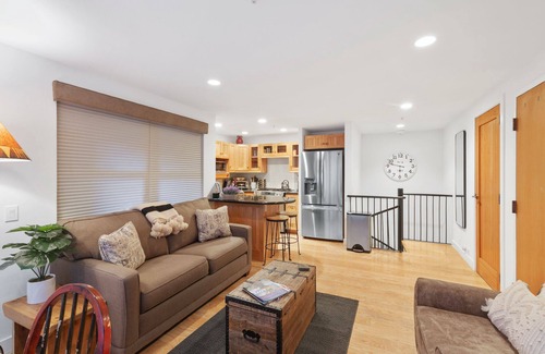 Telluride Condo | Telluride Gold: 2bd/2.5bth STEPS to the gondola!
