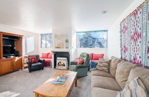 Telluride House | Telluride Lodge 311 by AvantStay | Close to Slopes & Town!