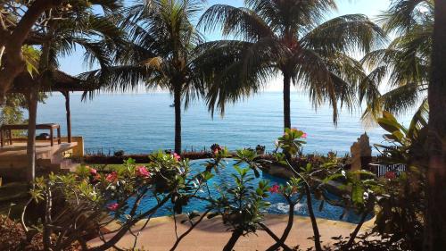 Sambirenteng Villa | Teluk Indah Beach & Pool Villa