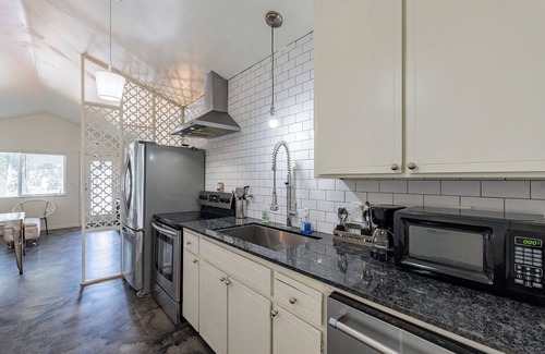 Tempe Apartment | Tempe Cottage - ASU - Pets OK - 2 Free Bikes!