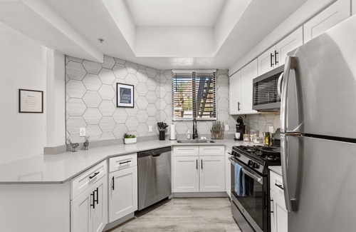 Tempe Condo | Tempe Getaway 》King Beds &Pool, Relax, Shop & Dine