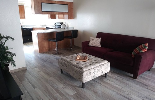 Sunset House | Tempe Townhouse walking distance to ASU/Mill Ave & 5 min from Sky Harbor Airport