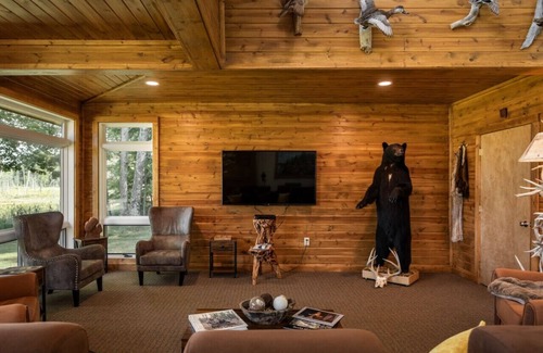 Bitely Cabin | Ten Bdr Lodge with Private Lake & More!