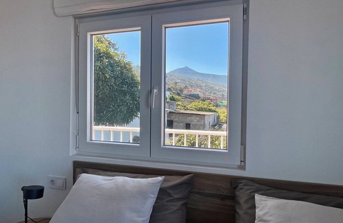 La Orotava Apartment | Ten Days - App 3 - 'Anaga' with Sea View, Wi-Fi and Air Conditioning