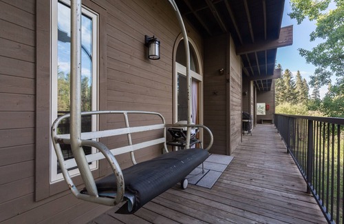 Frisco Condo | Ten mile creek condo in Frisco. Easy access to ski shuttle.