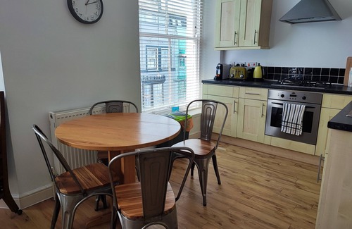Tenby Apartment | Tenby Flat with views of the sea and Caldey Island