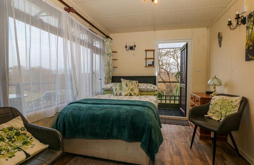 Hadlow Down House | Tench Hut