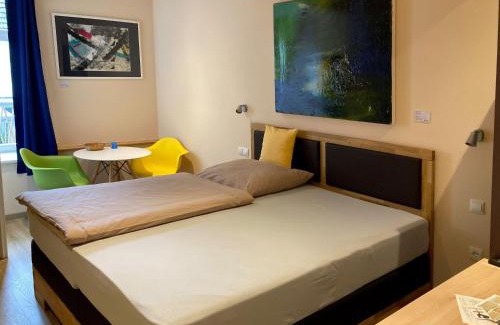 Marktheidenfeld Apartment | TENNENBODEN-Komfort-DZ-die-ehemalige-Tenne-in-der-Hofstallung