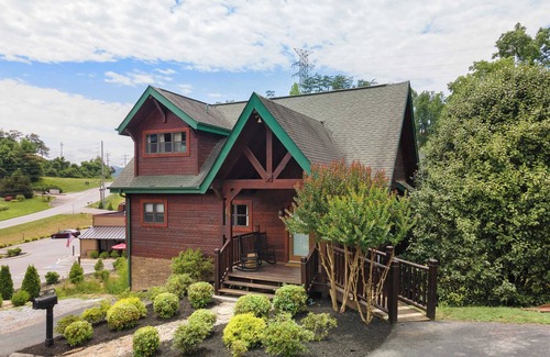 Pigeon Forge Cabin | Tennessee Blue by Avantstayheart of Pigeon Forge!