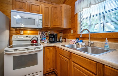 Gatlinburg - Pigeon Forge Cabin | Tennessee Dream: Cozy cabin near Wears Valley