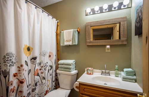 Gatlinburg - Pigeon Forge Cabin | Tennessee Dream: Cozy cabin near Wears Valley