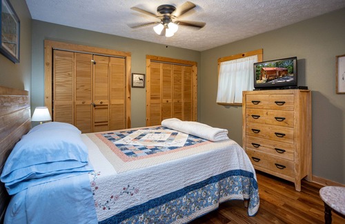 Gatlinburg - Pigeon Forge Cabin | Tennessee Dream: Cozy cabin near Wears Valley