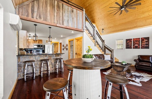 Sevierville Cabin | Tennessee Whiskey Cabin- Lake and Mtn Views, Covered Deck, Game Room, Pool Table, BBQ, Pets