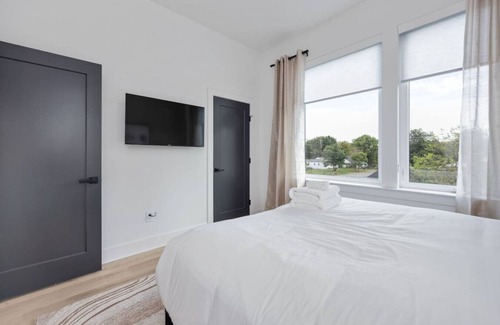 Radnor Apartment | Tennessee Whiskey & The Ryman - Dual Townhomes!