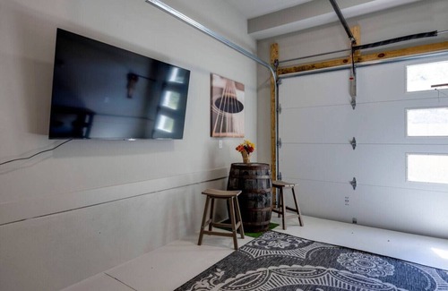 Radnor Apartment | Tennessee Whiskey & The Ryman - Dual Townhomes!