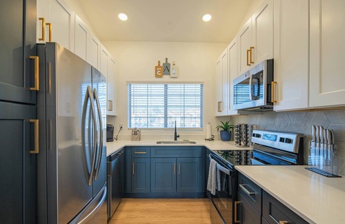 North Scottsdale Condo | Tennis & BB Court 》Walk to Golf 》King Beds+Parking