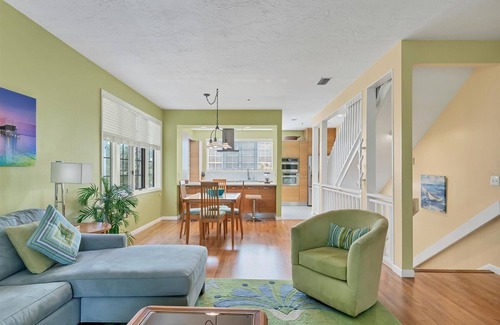 Whitney Beach Condo | Tennis resort Townhome on longboat key by the Sea. Family and pet friendly