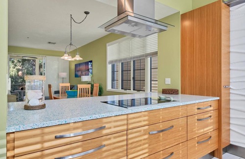 Whitney Beach Condo | Tennis resort Townhome on longboat key by the Sea. Family and pet friendly