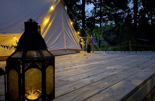 Mariefred Cabin | Tent Delhi, a b&b in a Luxury Glamping Style