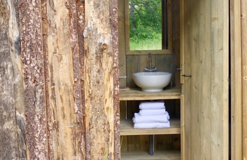 Montbrun-les-Bains Cabin | TENT LODGE LARGE COMFORT IN DOMAIN OF MORE THAN 100 HECTARES IN PROVENCE