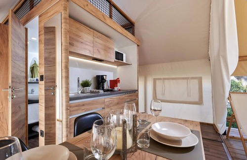 Mol House | Tent lodge with bathroom and airco, near a lake