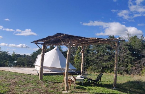 Peyrins Other | Tente en pleine nature sur la colline