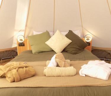 Le Vigeant Other | Tente luxe vue Etang avec jacuzzi 4