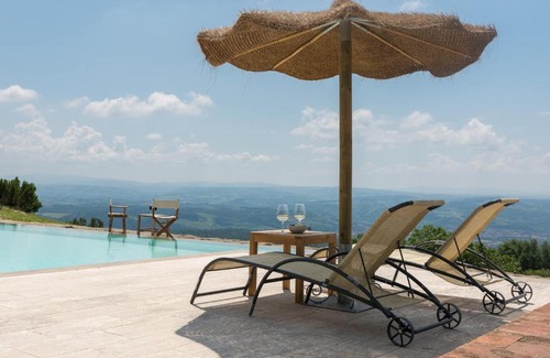 Capraia e Limite House | Tenuta Di Castra