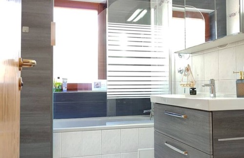 Steinenbronn Apartment | Terminal Design Apartments - Terrasse & Waiputv