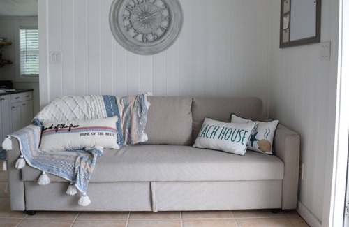 Forest Hills Cottage | Termino Beach House Retreat w/ Hot Tub and Garden