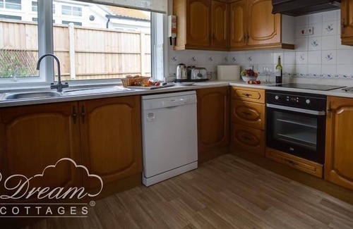 West Bay Cottage | TERN COTTAGE, family friendly, country holiday cottage in West Bay