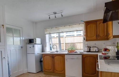 West Bay Cottage | TERN COTTAGE, family friendly, country holiday cottage in West Bay