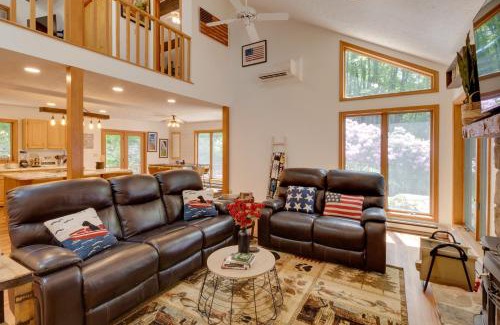 Alpine Lake House | Terra Alta Vacation Rental Walk to Alpine Lake!