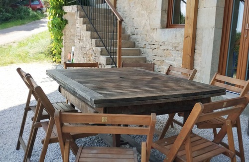 Sombernon House | Terra loft gîte, orchard/vegetable garden, henhouse, valley views, wine route.