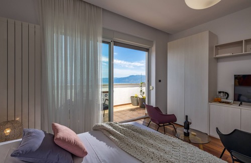 Buzdohanj Bed & Breakfast | Terra Magica Room with parking, balcony and sea view