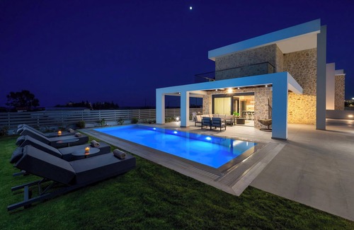 Gennadi Villa | Terra Magna- Alba Villa
