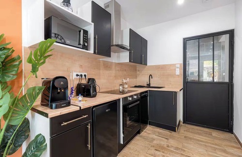 8th Arrondissement Apartment | Terrace and SPA in the heart of Monplaisir!
