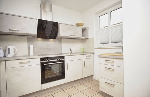 Gohren Apartment | Terrace, free use of the AHOI adventure pool and sauna - Villa Karola FeWo 02
