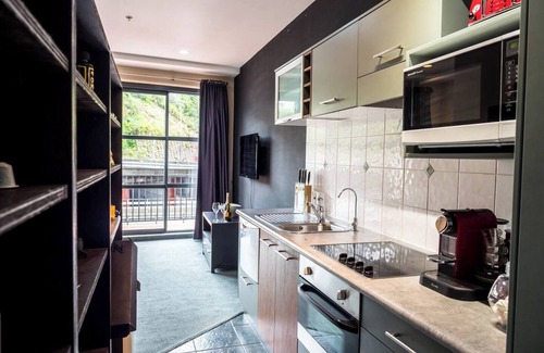 Wellington Apartment | Terrace Hotel Suite - Great Location Close to Attractions, Shops & Eateries