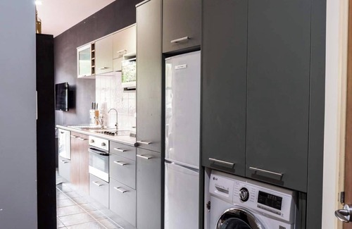 Wellington Apartment | Terrace Hotel Suite - Great Location Close to Attractions, Shops & Eateries