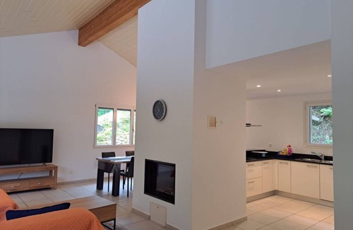 Lavertezzo Apartment | Terrace over the Verzasca Valley (White House Terrace)