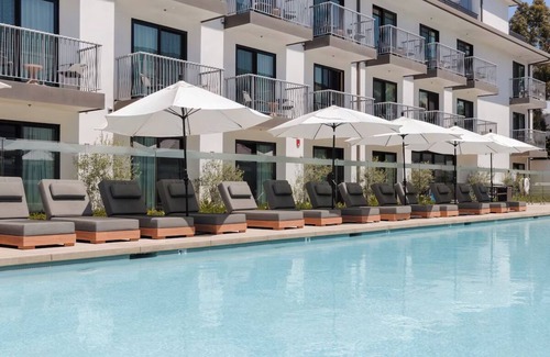 Inglewood House | Terrace Retreat with Modern Room Features - Minutes Away from LAX