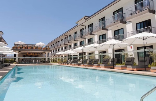 Inglewood House | Terrace Retreat with Modern Room Features - Minutes Away from LAX
