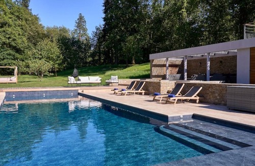 Ballan-Mire Apartment | Terrace Suite 3 at the Domaine de la Commanderie de Ballan