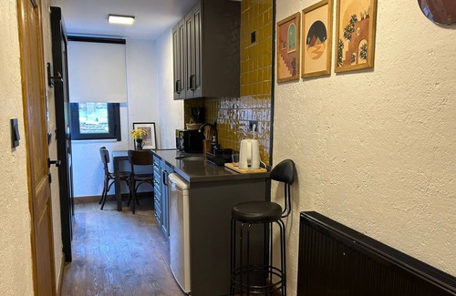 Fatih House | Terrace Suite with Sea View near Tram in Fatih