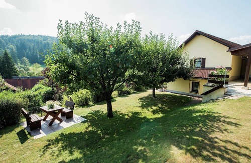 Plankenfels House | Terrace Views & Trails