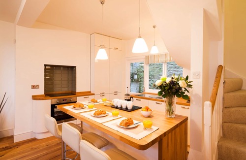 Dartmouth Cottage | Terraced Cottage In The Centre Of Picturesque Dartmouth, South Devon, England